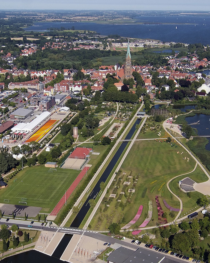 Luftaufnahme auf die Stadt Schleswig und der Landesgartenschau